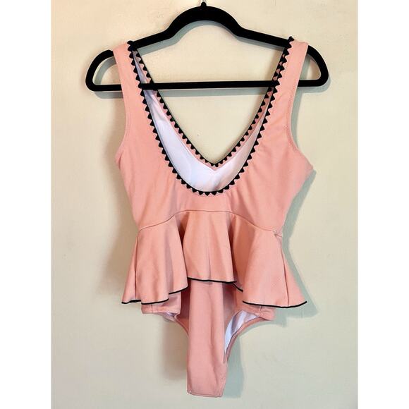 Cupshe One Piece Swimsuit Size S Pink Black Trim Ruffle New With Tags - Picture 11 of 16